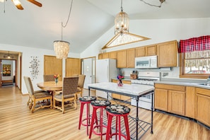 House (3 Bedrooms) | Interior