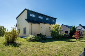 Exterior - Apartment 'Am See' with Private Terrace, Wi-Fi and Air Conditioning (Großsteinberg)