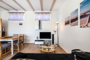 Interior - Apartment 'Am See' with Private Terrace, Wi-Fi and Air Conditioning (Großsteinberg)