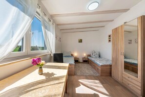 2 bedrooms, free WiFi, bed sheets - Apartment 'Am See' with Private Terrace, Wi-Fi and Air Conditioning (Großsteinberg)