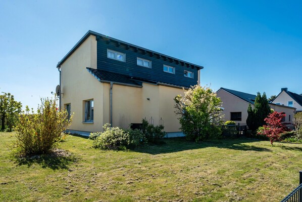 Exterior - Apartment 'Am See' with Private Terrace, Wi-Fi and Air Conditioning (Großsteinberg)
