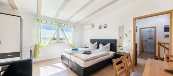 Apartment 'Am See' with Private Terrace, Wi-Fi and Air Conditioning