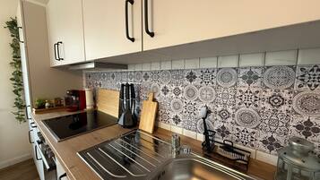 Kühlschrank, Ofen, Herdplatte, Geschirrspüler