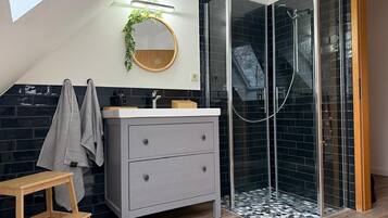 Doccia, asciugacapelli, asciugamani