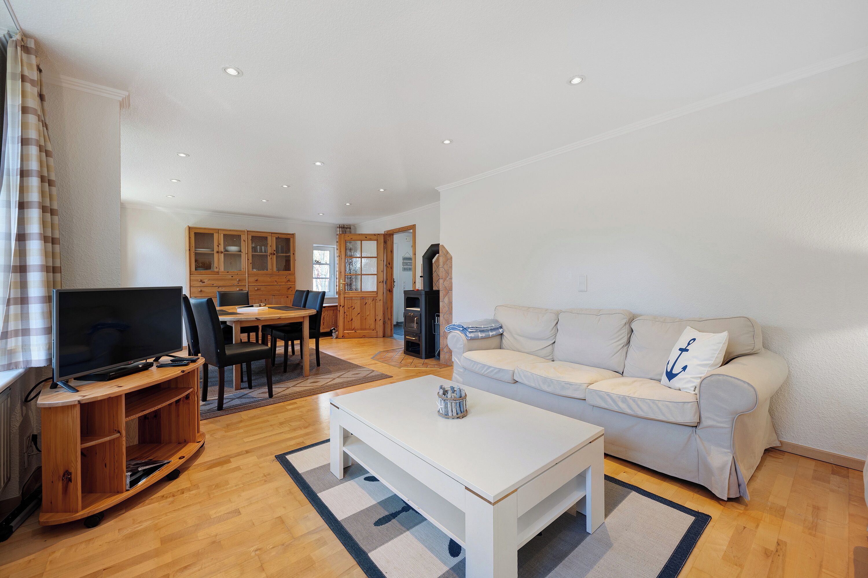 Fernseher, Kamin, DVD-Player, Stereoanlage