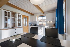 Dining - Holiday Home 'Möwe' with Private Terrace and Wi-Fi (Dagebüll)