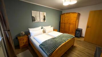 1 Schlafzimmer, BĂŒgeleisen/BĂŒgelbrett, kostenloses WLAN, BettwĂ€sche