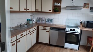 Kaffetrakter/tekoker, kjøleskap, mikrobølgeovn og ovn