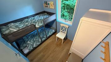 3 slaapkamers, reisbedje, gratis wifi, beddengoed