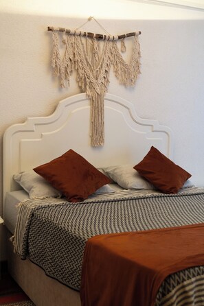 2 habitaciones, tabla de planchar con plancha, wifi y ropa de cama