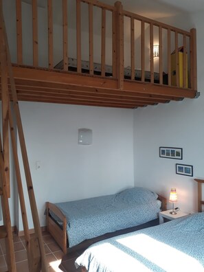 2 soverom, strykejern/-brett, reiseseng for barn og wi-fi