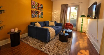 Modern King bed Haven/Free parking, Pool, Balcony