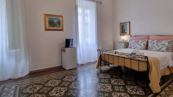 Habitación City doble, no fumadores, Aire acondicionado | Espacio para trabajar con un portátil y tabla de planchar con plancha