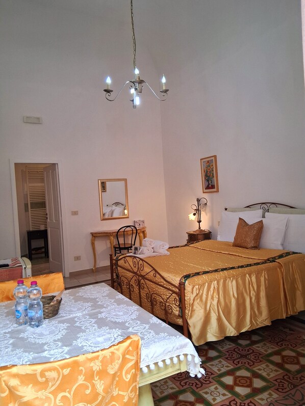 Deluxe Double Room, Non Smoking, Air conditioning | Laptop workspace, iron/ironing board, bed sheets