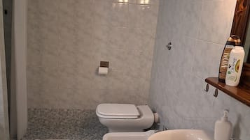 City-Doppelzimmer, Nichtraucher, Klimaanlage | Badezimmer