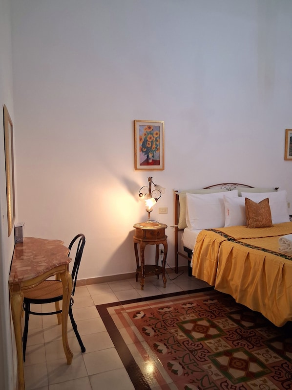 Deluxe Double Room, Non Smoking, Air conditioning | Laptop workspace, iron/ironing board, bed sheets