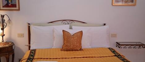 Deluxe-Doppelzimmer, Nichtraucher, Klimaanlage | Laptopgeeigneter Arbeitsplatz, Bügeleisen/Bügelbrett, Bettwäsche