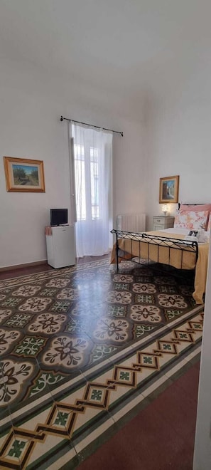 City Double Room, Non Smoking, Air conditioning | Laptop workspace, iron/ironing board, bed sheets