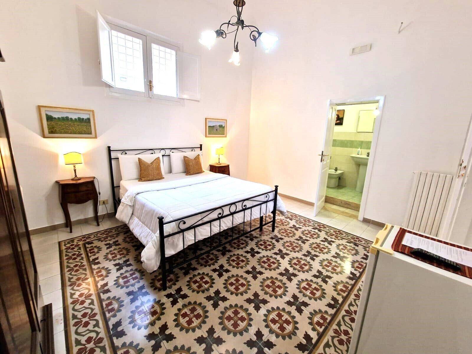 Dobbeltrom – classic, ikke-røyk, privat bad | Skrivebord for bærbar PC, strykejern/-brett og sengetøy