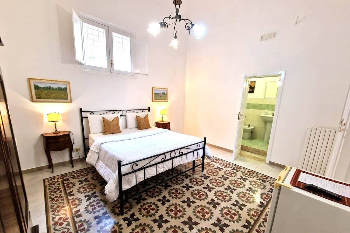 Classic Double Room, Non Smoking, Air conditioning | Laptop workspace, iron/ironing board, bed sheets