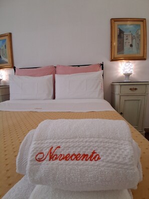 City Double Room, Non Smoking, Air conditioning | Laptop workspace, iron/ironing board, bed sheets - BnB 900 (Lecce)