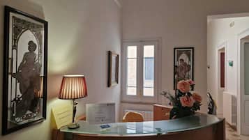 Habitació doble urbana, no fumadors, aire condicionat | Espai de treball apte per a portàtils i planxa i posts de planxar