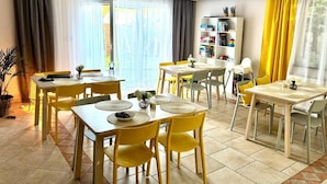 House | Dining - Holiday Home in Miedzywodzie Near Sandy Beach (Dziwnów)