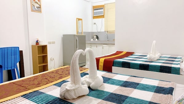Deluxe Twin Room | In-room safe, desk, laptop workspace, blackout drapes - Glo's Space Boracay Dmall (Boracay Island)