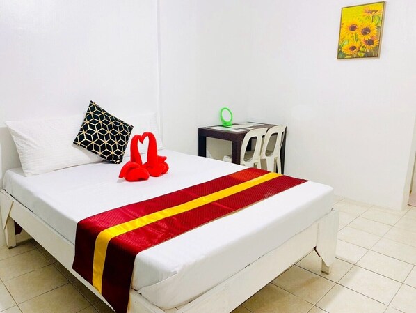 Deluxe Room | In-room safe, desk, laptop workspace, blackout curtains