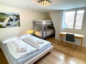 2 bedrooms, desk, travel cot, WiFi