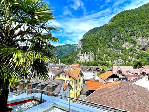 SwissHut Penthouse 10min Interlaken West Station - Apart. Blume 2