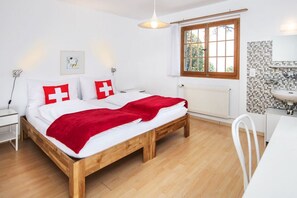 4 Schlafzimmer, Reisekinderbett, WLAN, Bettwäsche