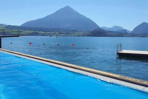 SwissHut Stunning Views Alps & Lake - Chalet Emmit