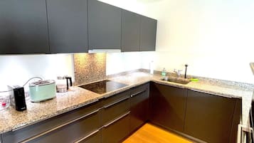 Réfrigérateur, four, plaque de cuisson, lave-vaisselle