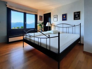 2 bedrooms, free WiFi, bed sheets - Apartment in Casa nel Blu with Pool - ground floor (Trarego Viggiona)