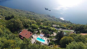 Outdoor pool - Apartment in Casa nel Blu with Pool - ground floor (Trarego Viggiona)