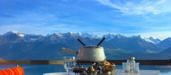 Concierge, Lake Thun/Alps Scenic Views by SwissHut