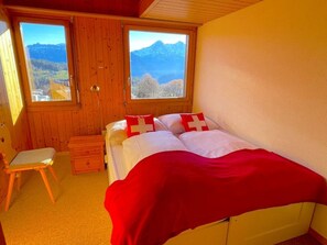 3 bedrooms, travel cot, WiFi, bed sheets - Concierge, Lake Thun/Alps Scenic Views by SwissHut (Beatenberg)