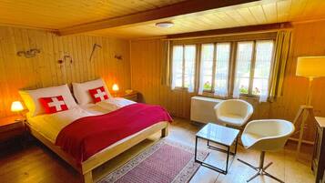 4 bedrooms, travel crib, WiFi, bed sheets