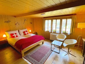 4 bedrooms, travel cot, WiFi, bed sheets