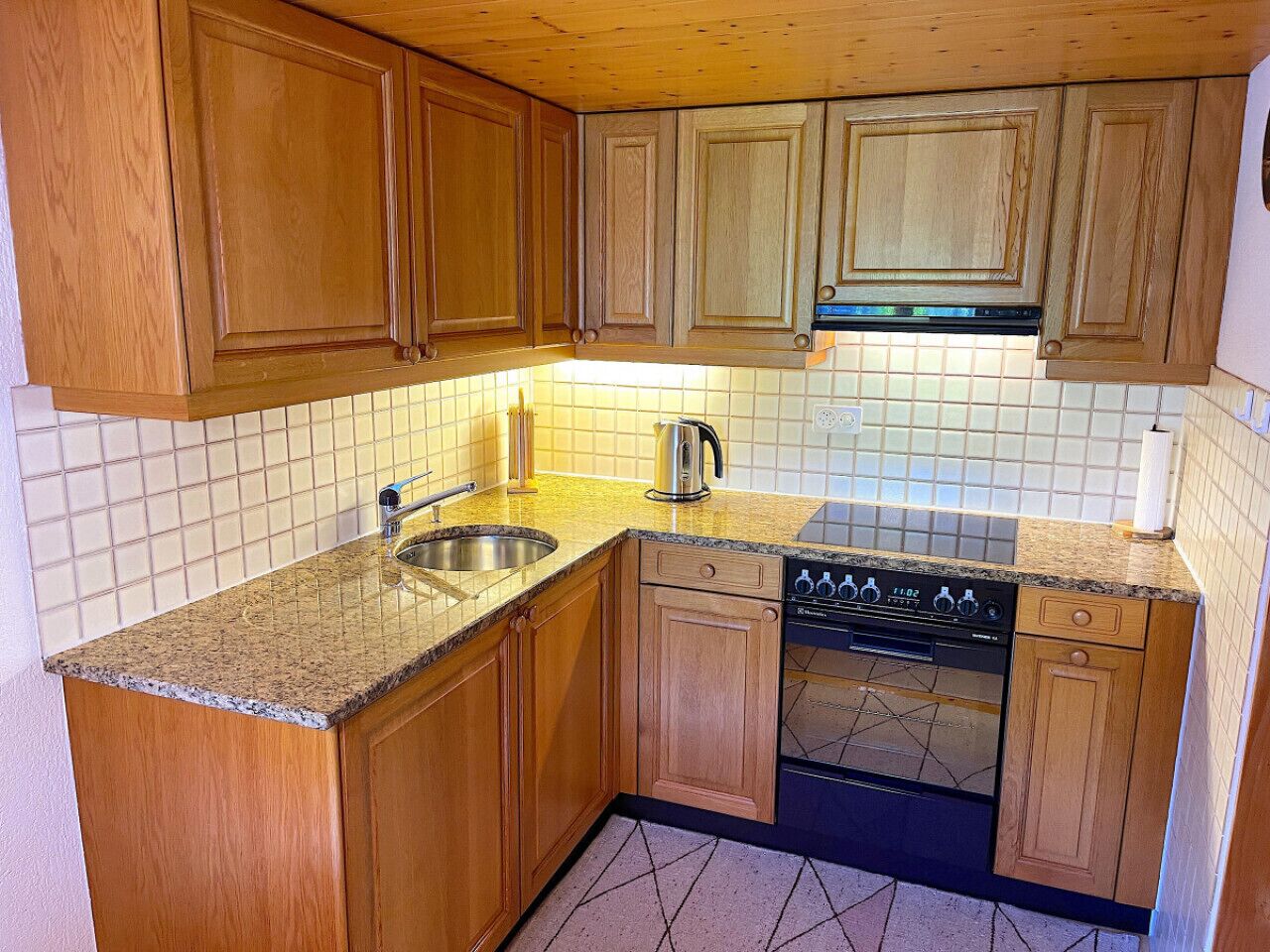 Frigorífico, horno, placa de cocina y cafetera o tetera