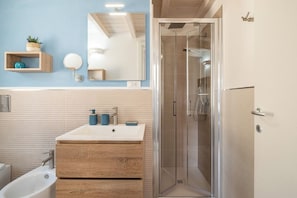 Douche, articles de toilette écologiques, sÚche-cheveux, bidet