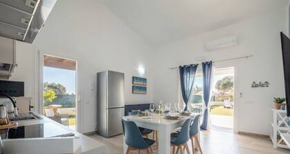 Modern villa 5 minutes walk from the beach - AC, WIFI, BBQ and FREE PARKING