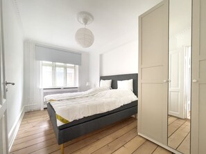 1 quarto, escrivaninha, ferros/tábuas de passar roupa, Wi-Fi