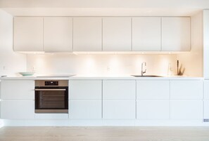 Réfrigérateur, four, plaque de cuisson, lave-vaisselle