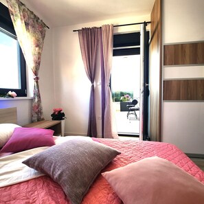 3 bedrooms, iron/ironing board, WiFi, bed sheets - Apartments "Calma" - Private Pool - Suitable for Groups (Novalja)