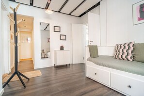 2 slaapkamers, een strijkplank/strijkijzer, wifi, beddengoed