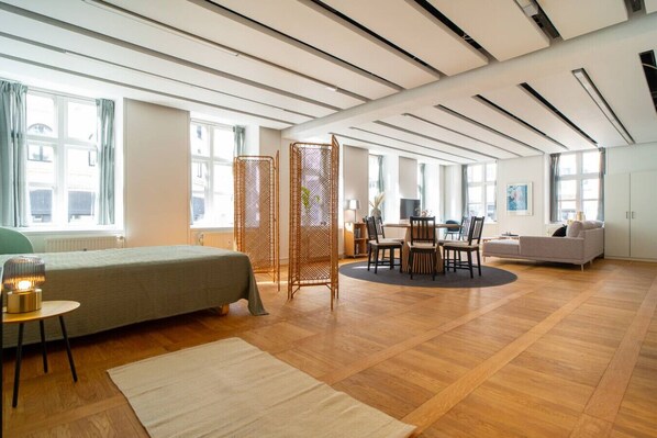 المنشأة من الداخل