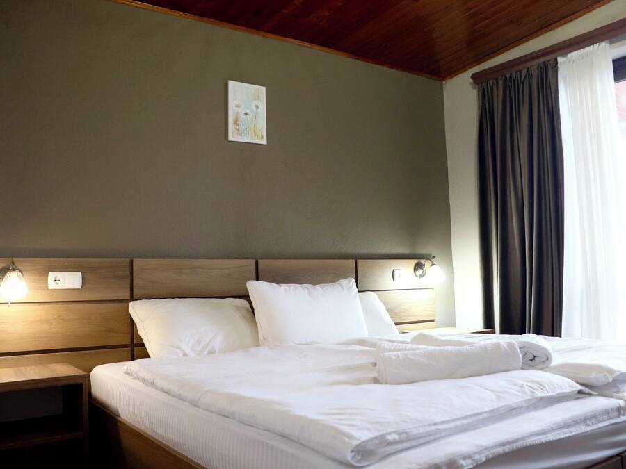 Classic Room, Mountainside | WiFi (free)