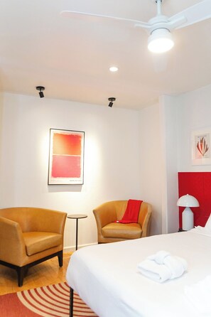 3 soveværelser, skrivebord, strygejern/strygebræt, weekendseng